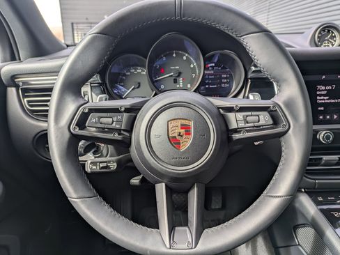 Certified 2025 Porsche Macan image 16