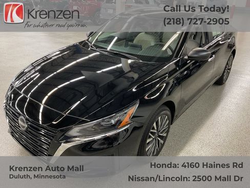 Used 2024 Nissan Altima 2.5 SV AWD/4WD image 1
