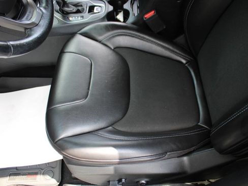 Used 2020 Jeep Cherokee Latitude Plus w/ Cold Weather Group image 8