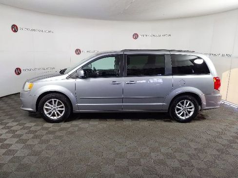 Used 2014 Dodge Grand Caravan SXT w/ UConnect Hands-Free Group FWD image 8