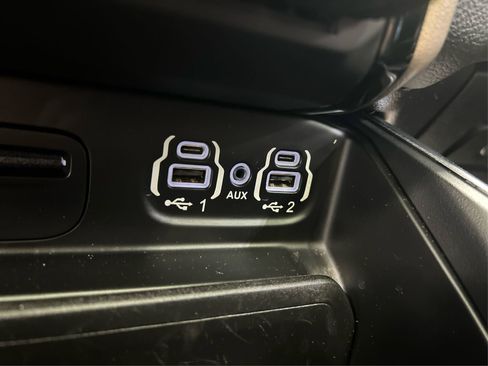 Used 2019 RAM 1500 Laramie AWD/4WD image 33