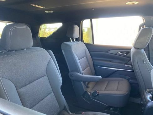 Used 2024 Chevrolet Traverse LT FWD image 6
