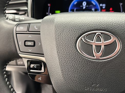 Used 2026 Toyota Camry SE FWD image 17