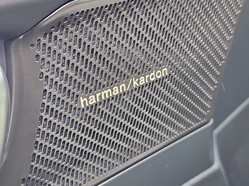 New 2026 Volvo XC40 B5 Ultra w/ Protection Package Premier image 9