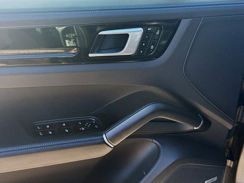 Used 2021 Porsche Cayenne S image 17