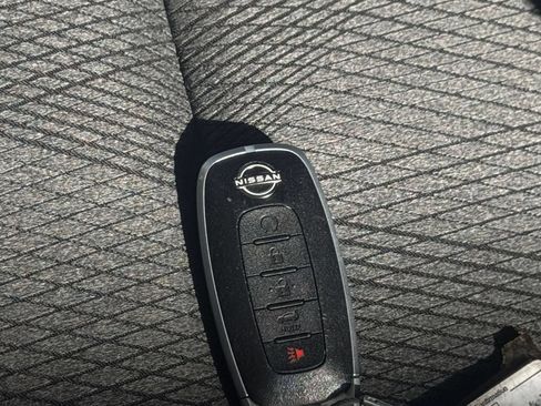 Used 2025 Nissan Rogue SV FWD image 22