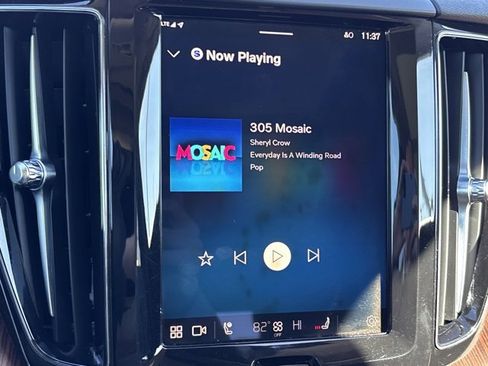 Used 2024 Volvo XC60 B5 Plus image 30