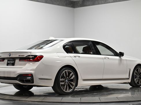 Used 2022 BMW M760i xDrive w/ Luxury Rear Seating Package image 13