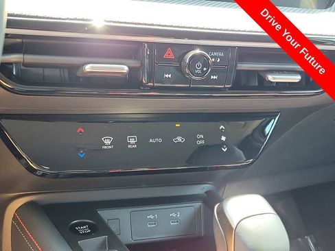 Used 2025 Nissan Kicks SR FWD image 13