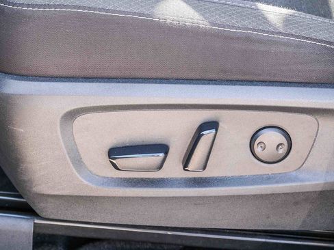 Used 2024 Nissan Pathfinder SV FWD image 22