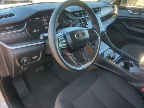 Certified 2023 Jeep Grand Cherokee Laredo image 12