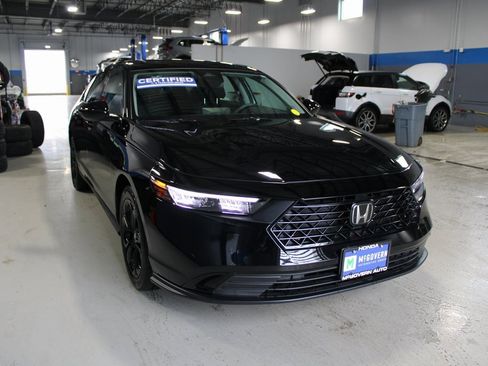 Used 2025 Honda Accord SE image 4