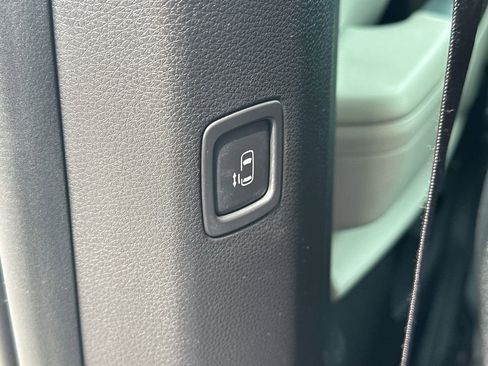 Used 2023 Kia Carnival LX FWD image 21