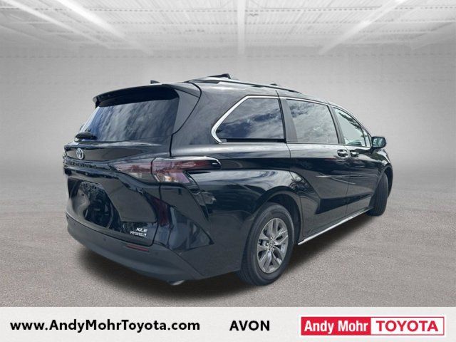 Used 2024 Toyota Sienna XLE AWD/4WD image 8