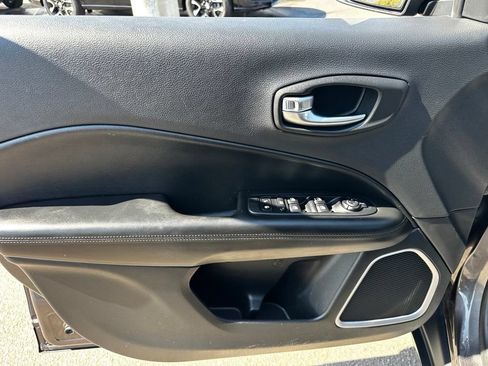 Used 2019 Jeep Compass Latitude FWD image 24