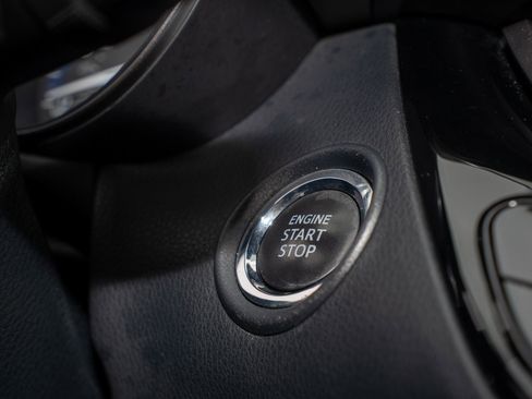 Used 2019 Toyota C-HR XLE image 31