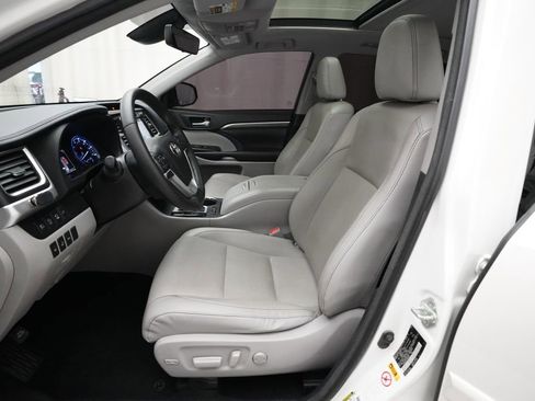 Used 2018 Toyota Highlander Limited Platinum image 7
