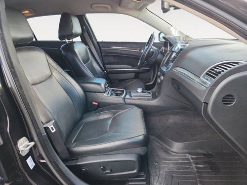 Used 2018 Chrysler 300 Limited image 15