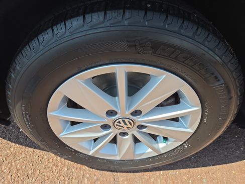 Used 2016 Volkswagen Golf S FWD image 10
