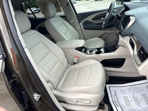 Used 2023 GMC Terrain Denali w/ Denali Premium Package AWD/4WD image 9