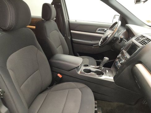 Used 2017 Ford Explorer XLT w/ Equipment Group 201A FWD image 21