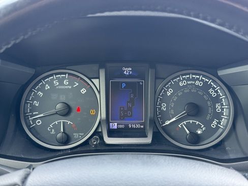 Used 2016 Toyota Tacoma TRD Sport image 13