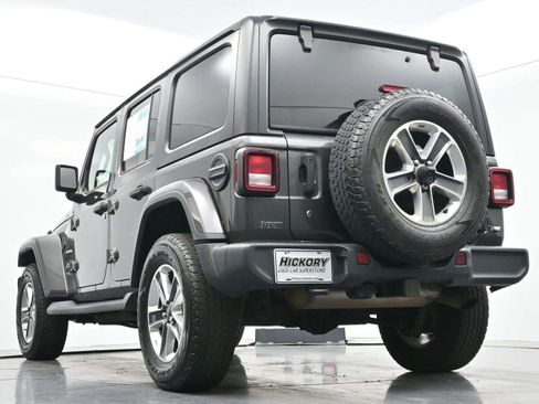 Used 2018 Jeep Wrangler Unlimited Sahara w/ Cold Weather Group AWD/4WD image 47