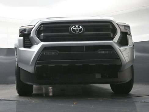 Used 2025 Toyota Tacoma SR5 RWD image 27