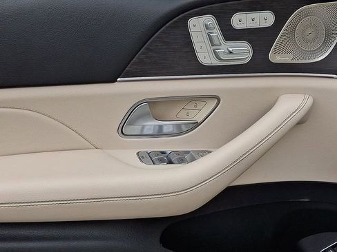 Used 2022 Mercedes-Benz GLS 450 4MATIC image 15