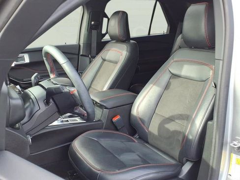 Used 2024 Ford Explorer ST-Line w/ Class IV Trailer Tow Package image 3