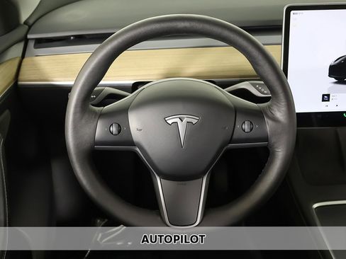 Used 2023 Tesla Model Y Long Range image 3