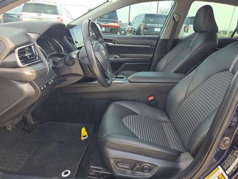 Used 2022 Toyota Camry SE FWD image 9