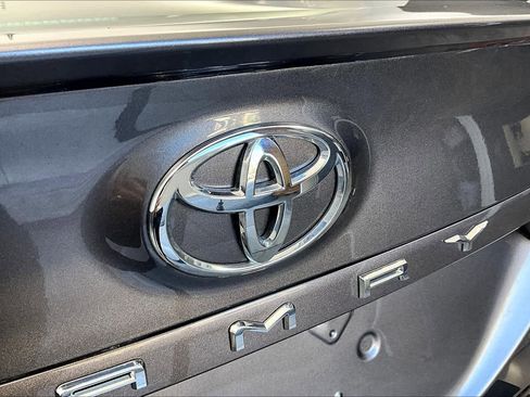 Used 2020 Toyota Camry SE FWD image 31