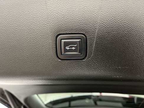 Certified 2023 Chevrolet Traverse LT w/ LT Premium Package AWD/4WD image 36