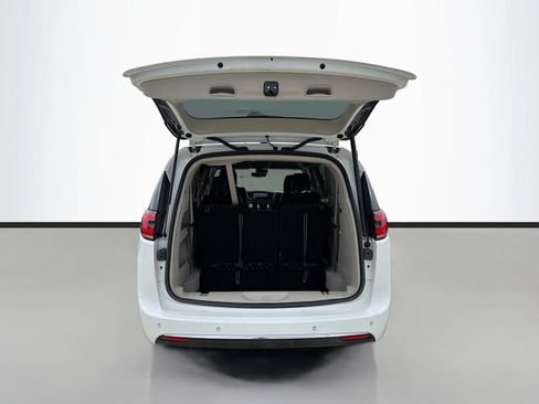 Used 2023 Chrysler Pacifica Touring-L FWD image 25