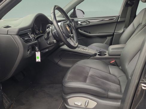 Used 2020 Porsche Macan Base image 15
