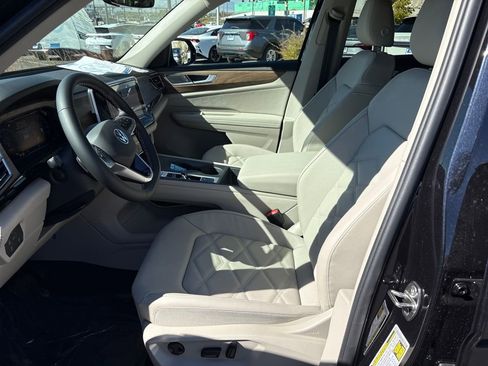 New 2026 Volkswagen Atlas SE image 9