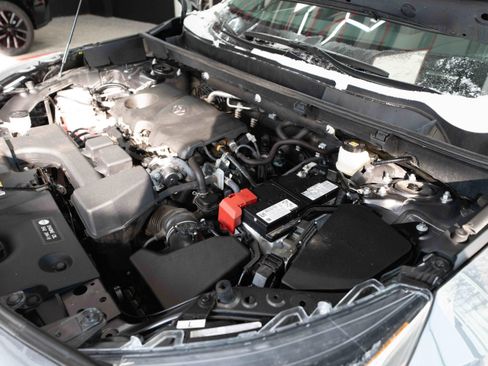 Used 2025 Toyota RAV4 XLE image 33