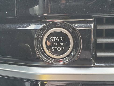 Used 2022 Nissan Pathfinder SL w/ SL Premium Package image 32