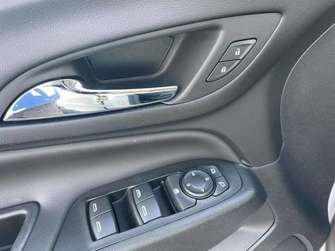 Certified 2023 Chevrolet Equinox LT FWD image 16
