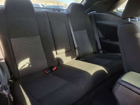 Used 2022 Dodge Challenger SXT RWD image 9