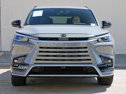 Used 2025 Lexus TX 500h AWD w/ Technology Package image 7