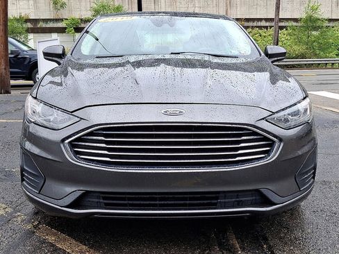 Used 2019 Ford Fusion SE image 2