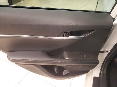 Used 2021 Toyota Camry XLE image 15