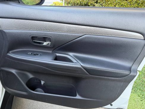 Used 2020 Mitsubishi Outlander SEL image 29