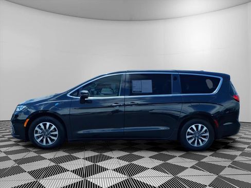 Used 2024 Chrysler Pacifica Limited FWD image 23