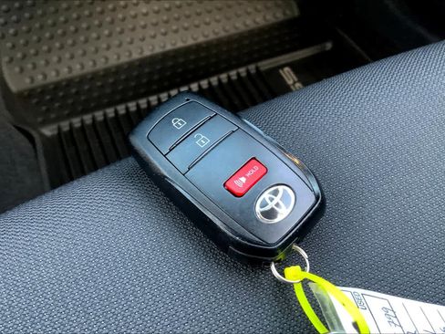 Used 2022 Toyota Corolla Cross LE image 13