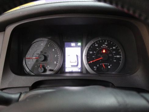 Used 2020 Toyota Sienna SE image 18