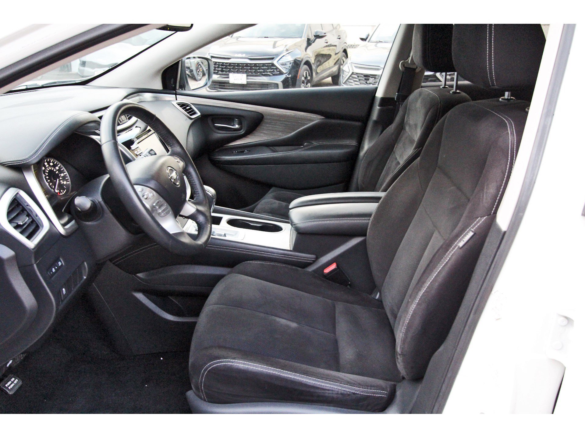 Used 2018 Nissan Murano SV FWD image 9