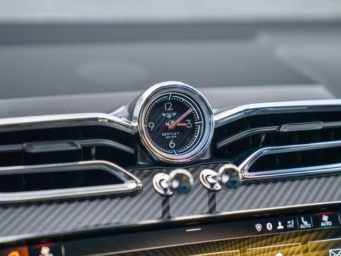 Used 2022 Bentley Bentayga image 17